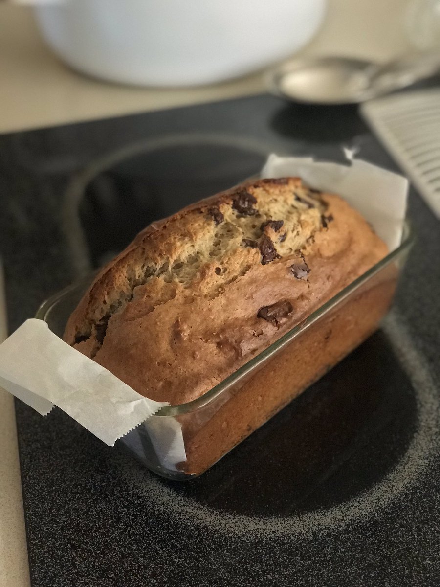 theemptynest's tweet photo. Hold out your plates everyone, banana/peanut butter/chocolate chip loaf coming your way for breakfast!! Enjoy and remember it’s always a good day to be kind💜💜 #artistswhobake #bananabread #peanutbutter #chocolatechips #comeforbreakfast #Loveyourself #LoveMyself @BTS_twt https://t.co/miStTs89nw