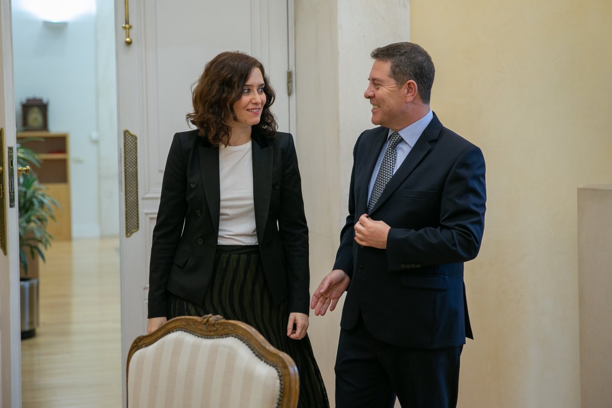 ¡Enhorabuena a <a href="/IdiazAyuso/">Isabel Díaz Ayuso</a> que hoy vuelve a ser presidenta de la <a href="/ComunidadMadrid/">Comunidad de Madrid</a>! Mi felicitación sincera, Isabel, más allá de colores e ideologías. Mi mano tendida para que ambos podamos trabajar y mejorar la calidad de vida de los ciudadanos de #Madrid y de #CastillaLaMancha.