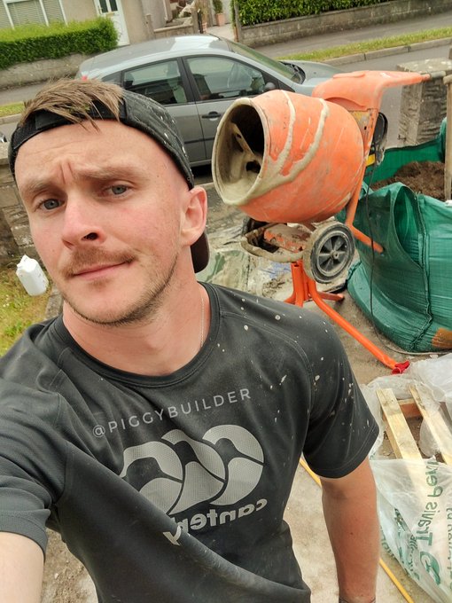 Just a little splatter 💦 Happy Friday 😁🎉 https://t.co/p1Zf3wOfVF<a href="/tag/wedding"class="tags"><span>#wedding</span></a><a href="/tag/weddingcakes"class="tags"><span>#weddingcakes</span></a>