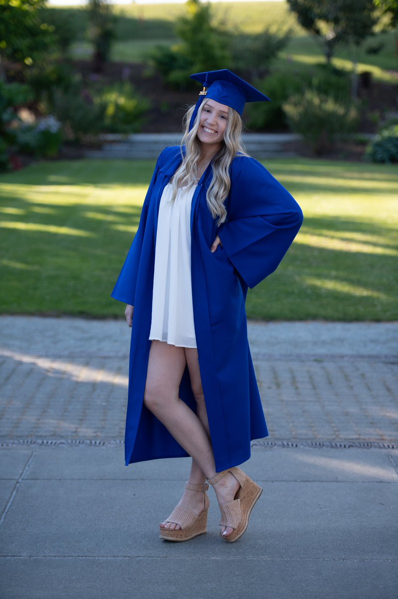 miiahughes's tweet photo. the girl in the last pic believed she could do itβ¦ and she did π #doublegrad https://t.co/BKcMalfJ0L