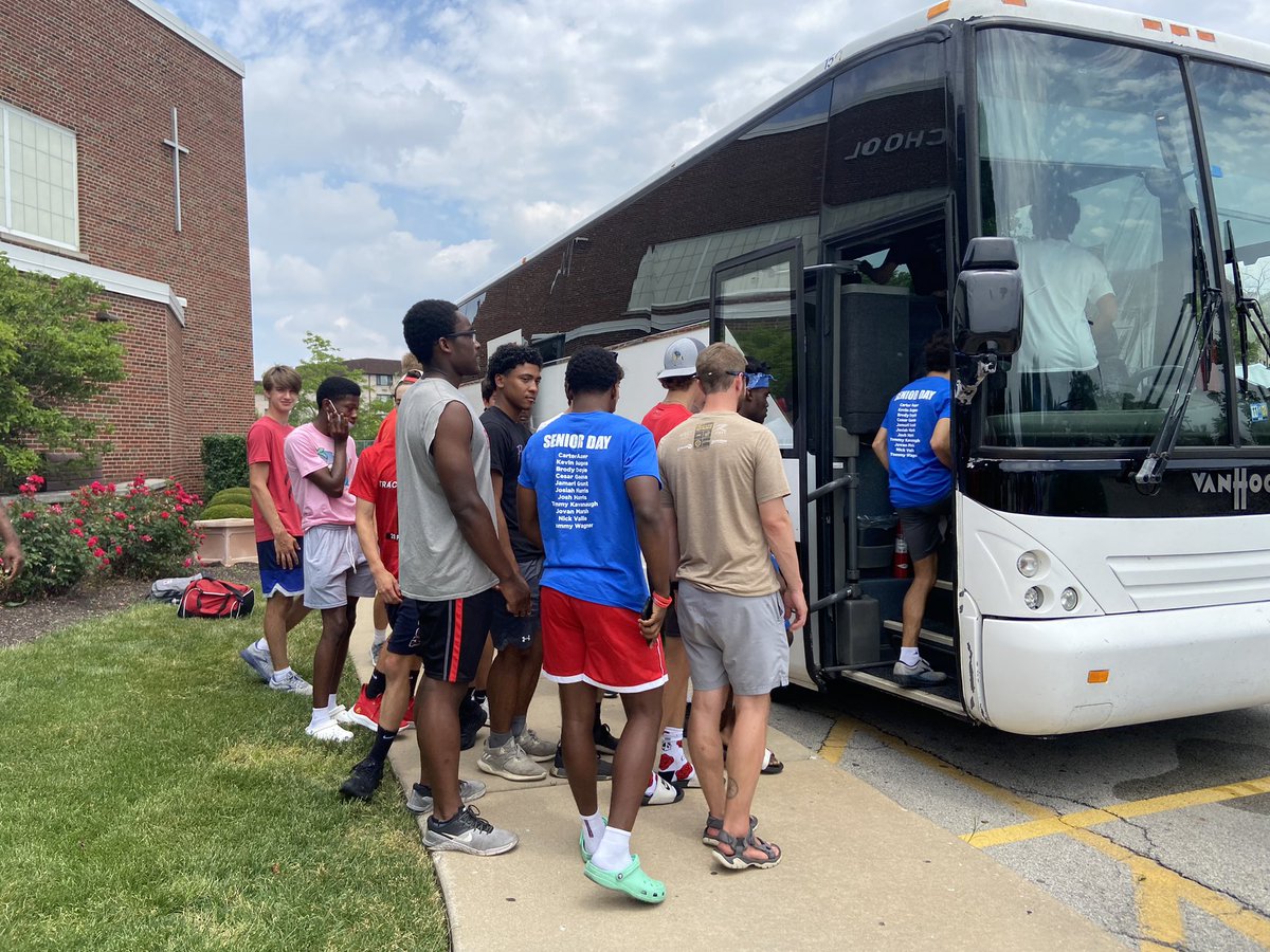 HonorGloryFame's tweet photo. And they’re off! #roadtostate https://t.co/4JH4iLjGsF