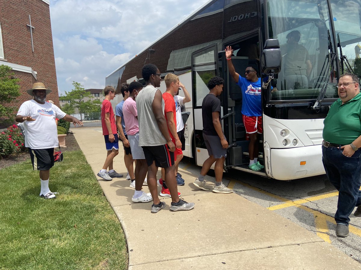 HonorGloryFame's tweet photo. And they’re off! #roadtostate https://t.co/4JH4iLjGsF