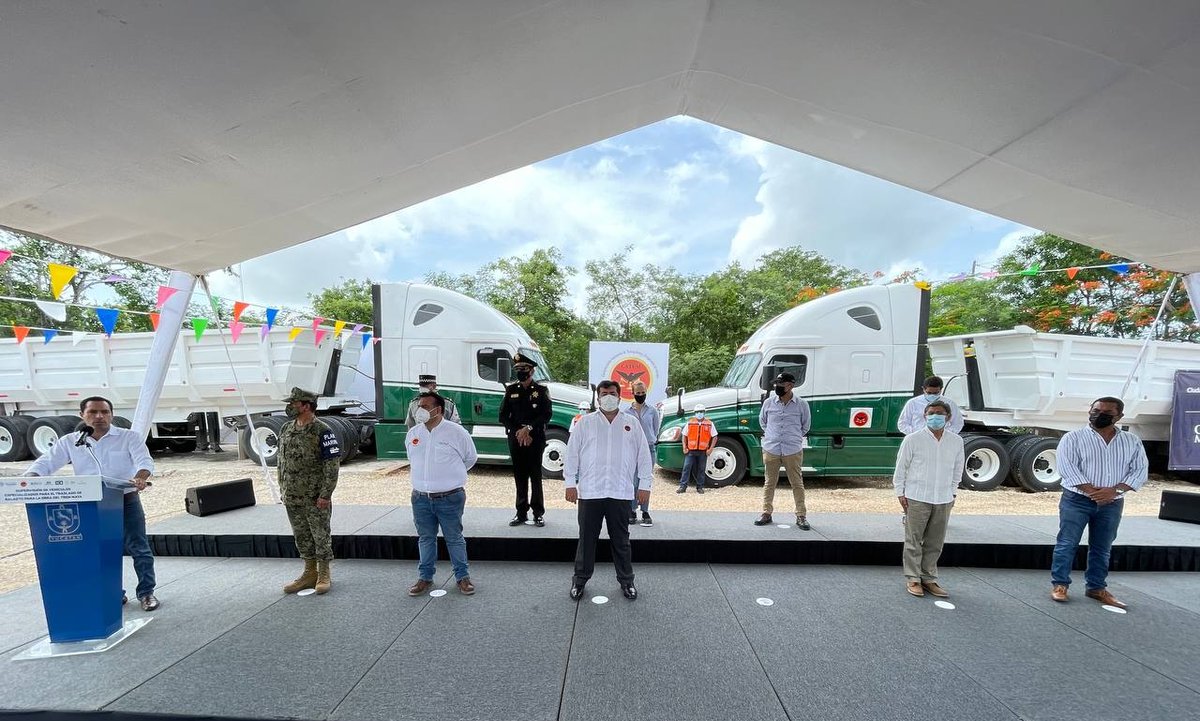 PedrohacesO's tweet image. ¡Resultado de un gran trabajo en equipo previo!

Hoy desde #Progreso, damos el banderazo de salida a la flotilla que trasladará el balasto para los Tramos 3 y 4 del @TrenMayaMX.

Aquí, ¡esta emblemática obra se construirá con puro esfuerzo yucateco! #CATEMEnMarcha