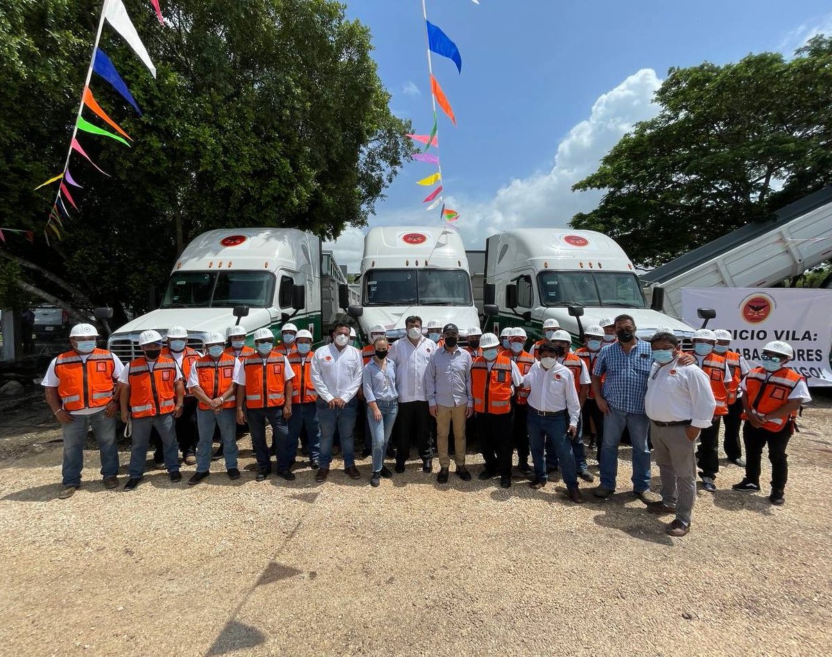 PedrohacesO's tweet image. ¡Resultado de un gran trabajo en equipo previo!

Hoy desde #Progreso, damos el banderazo de salida a la flotilla que trasladará el balasto para los Tramos 3 y 4 del @TrenMayaMX.

Aquí, ¡esta emblemática obra se construirá con puro esfuerzo yucateco! #CATEMEnMarcha