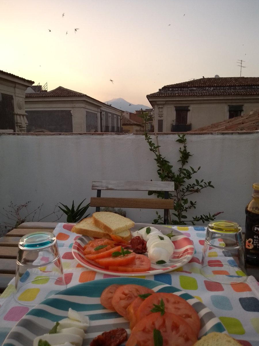 giusitarda's tweet photo. #casa
#terrazzo
#catania
#bbblandolina https://t.co/CfYEKLfzCt