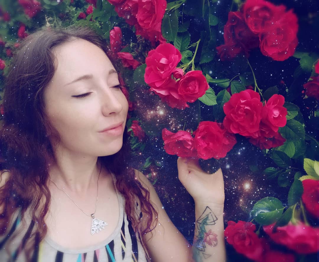 artrushka's tweet photo. You will get there,
But right now you are here.
(and here is wonderful) π
#enjoythemoment
#enjoyyourlife #youarehere #now #happymoments #nature #lovelymoments #loveroses #rosesinspiration #rose #rosebeauty #roses #pinkroses #druid #driuds #druidas #druidgirl #naturelove https://t.co/R5OHhLq0AG
