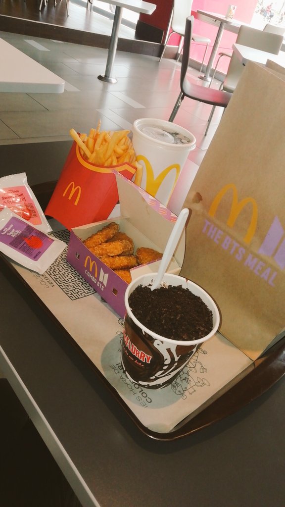 fillefantactiva's tweet photo. Hoy compré mi #ComboBTS con un McFlurry 💜👀
#BTSMeal #BTSMealPH @BTS_twt https://t.co/cCq9uNxIVO