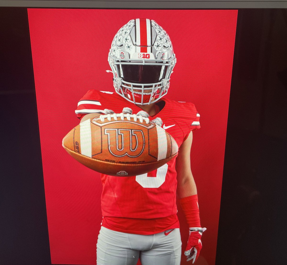 ri_will_'s tweet photo. While on my unofficial vist to THE Ohio State University I’m blessed to have received an offer from @ryandaytime https://t.co/oBJXto9NVe