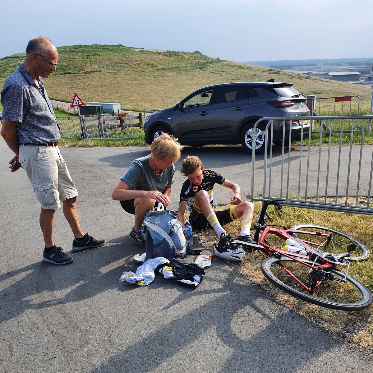NWVGroningen's tweet photo. De nieuwelingen &amp; junioren mochten op't NK parcours rondom @ColduVam hun DK rijden. 'n Super mooie entourage én voor @NWVGjeugd 'n super mooi resultaat, want #KarstHaijma wist te winnen! Ook de andere mannen deden 't goed💪🏼
#tiskoers #erwordtweergekoerst #bergop #bergaf #afzien https://t.co/0FergMfbay