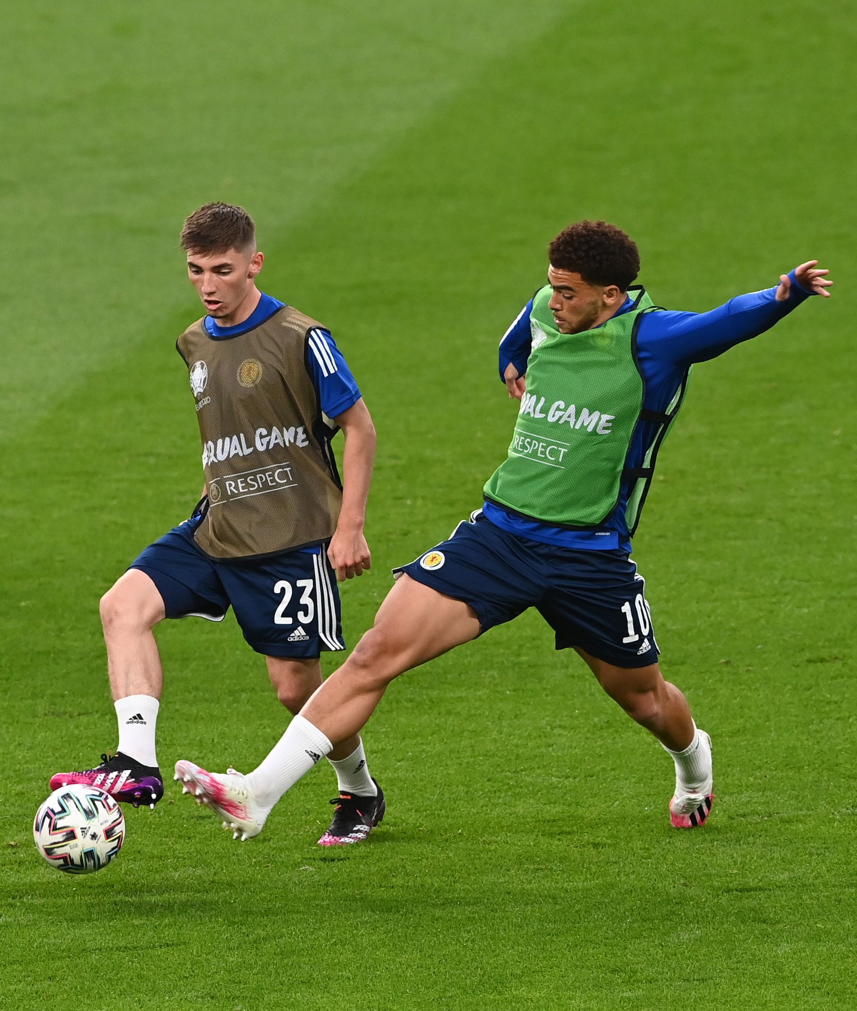 スコットランド代表 ビリー・ギルモア EURO 2020 20210621_gilmour_getty-560x373.jpg