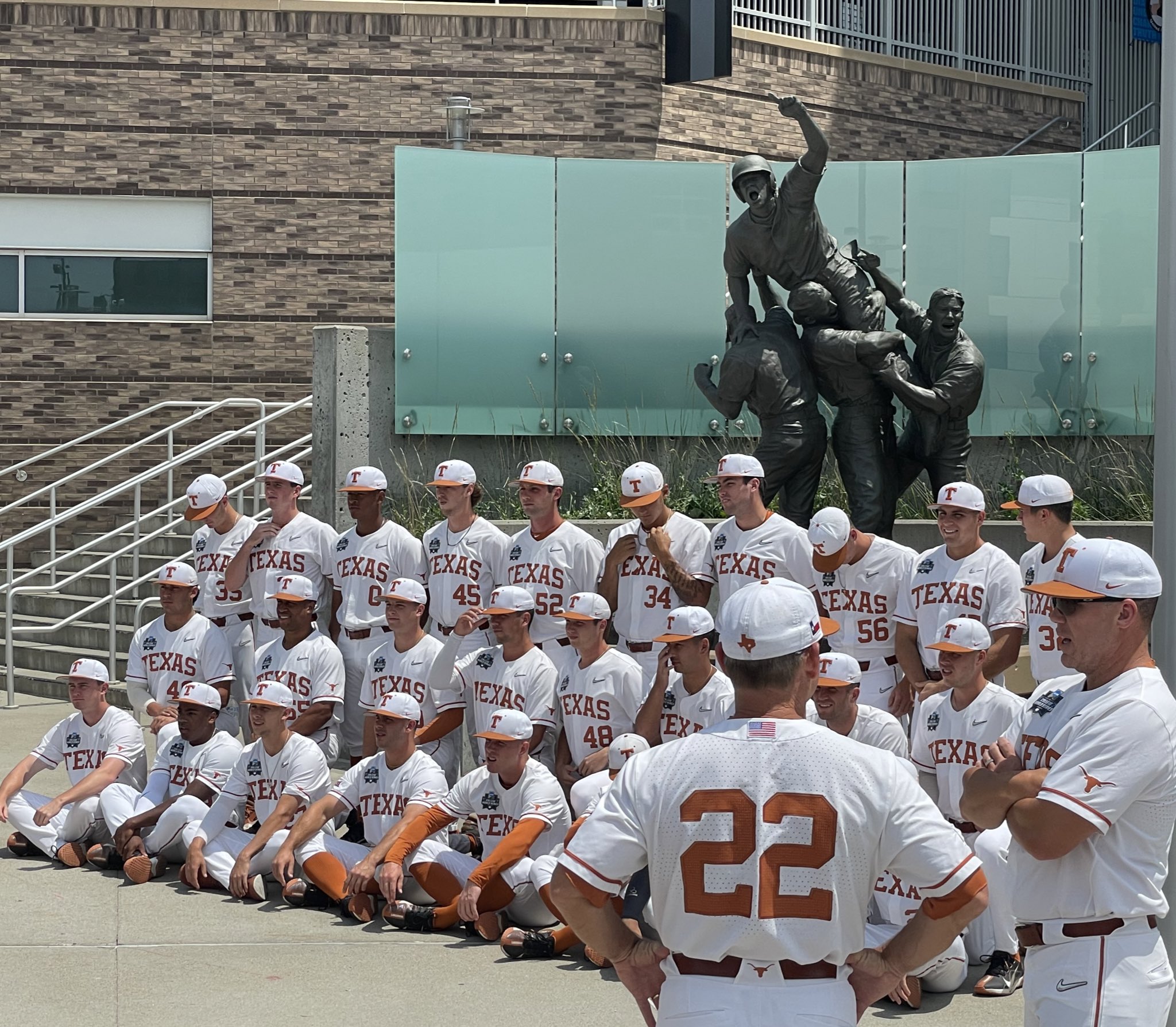 E4L4ekiXwAc2gwU?format=jpg&name=large