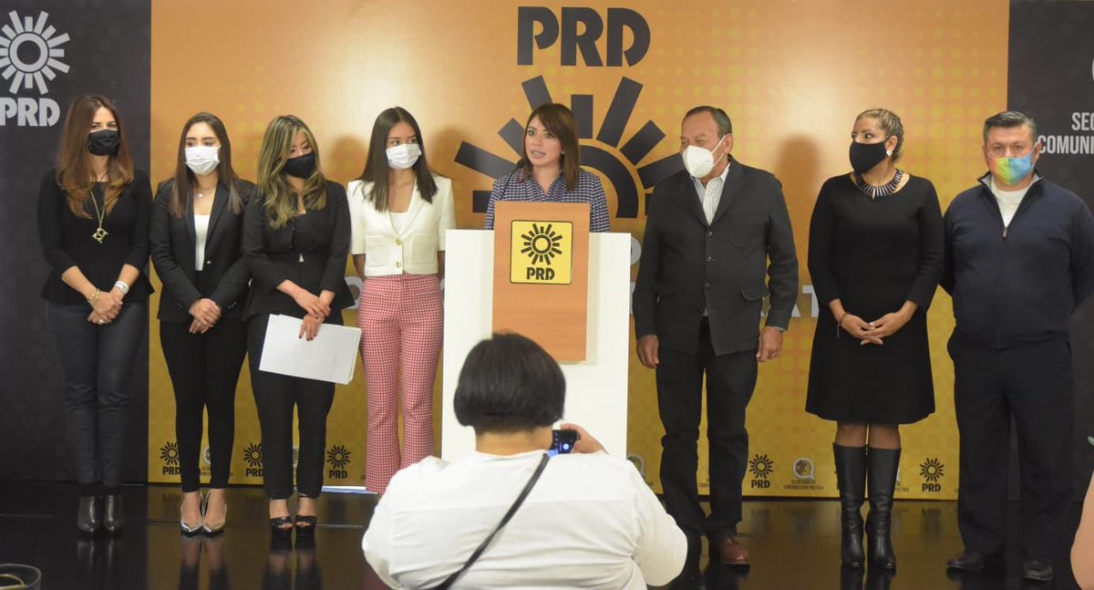 fanysantiagof's tweet photo. Hoy se llevó a cabo conferencia de prensa en la cual se anunció la presentación de un nuevo recurso ante la CNDH para la defensa del compañero @RogelioFrancoC, preso político en el estado de Veracruz. #YoConFranco. https://t.co/aSnM7BJkQB