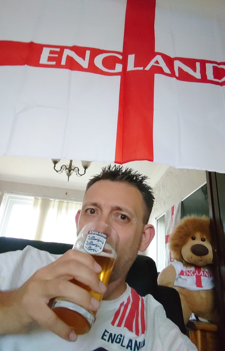 CarpPirate's tweet photo. Let's Av It 🏴󠁧󠁢󠁥󠁮󠁧󠁿⚽❤️🤘🍻 https://t.co/3RLJ16SqxZ