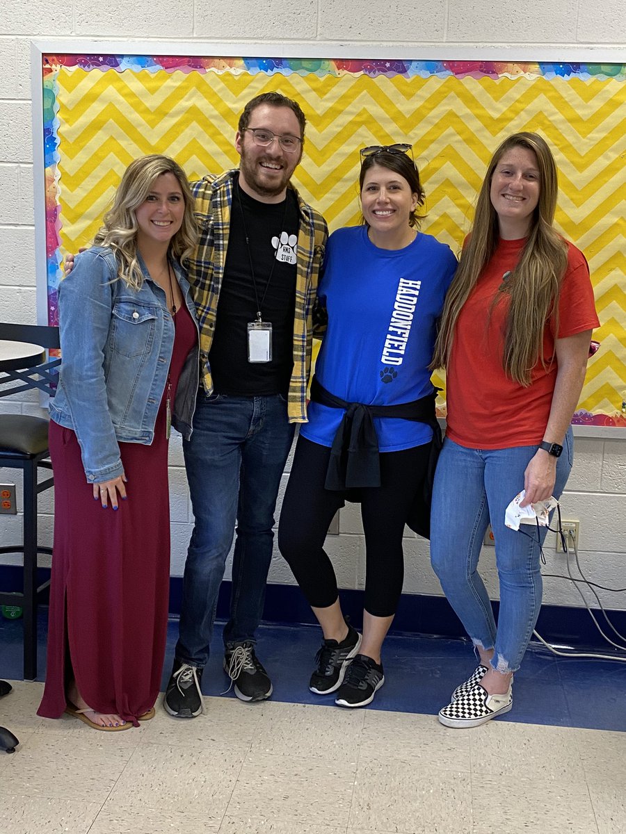 MsConklinHMS's tweet image. Thankful for my people🥰 #LastDay #7thELA