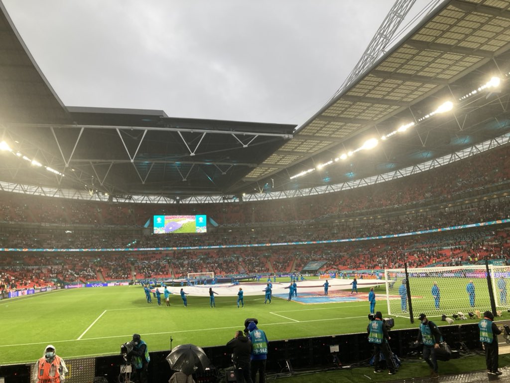webb_geoff's tweet photo. Football’s coming home. Enjoy the game @davidwb87 @minglai24 #ComeOnEngland https://t.co/aIH3Ryb1iO