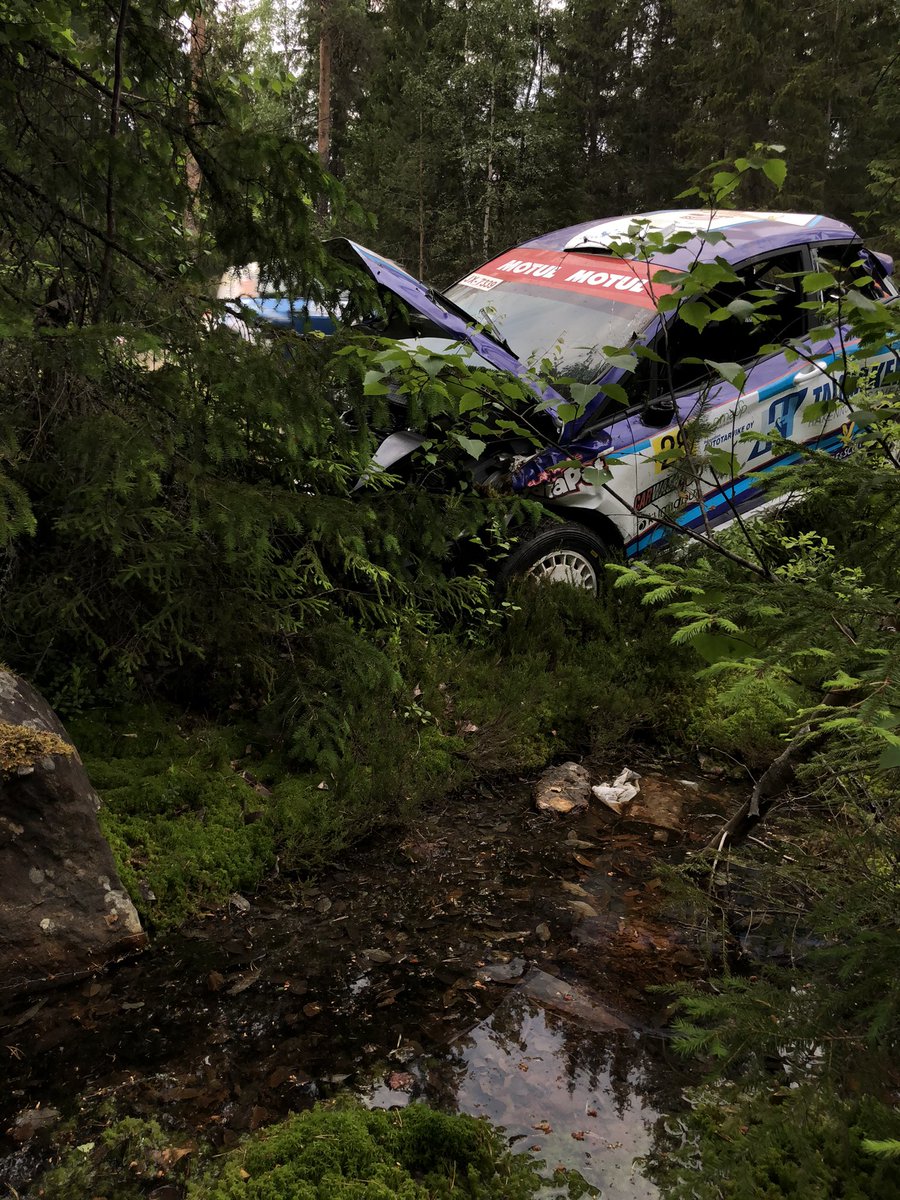 Game over😔
#pohjanmaaralli loppu meidän osalta jo ekalle pätkälle, miehistö ok.
<a href="/RalliSM/">Ralli SM</a> #rallism #ulosajo