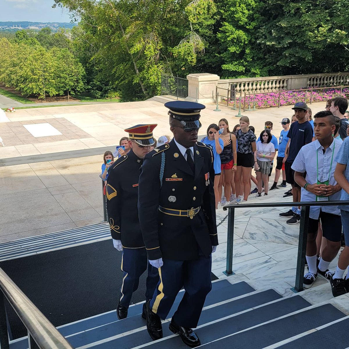 potomactoursllc's tweet photo. Our great @GlTravelco group from California toured @ArlingtonNatl and participated in a wreath laying ceremony at the #tomboftheunknowns. #potomactours #seetheusa #8thgradetrip #studenttours #studenttravel https://t.co/noRUVAJvBm