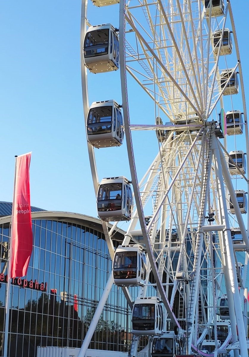 Op zoek naar een leuk vaderdag uitje? Ook met zonnig weer kunt u in uw eigen gondel met airco genieten van een geweldig ontbijt, lunch, diner of borrel met fantastisch uitzicht over de stad Amsterdam. Reserveer via rai.eu/34LBdHR #smakenrad