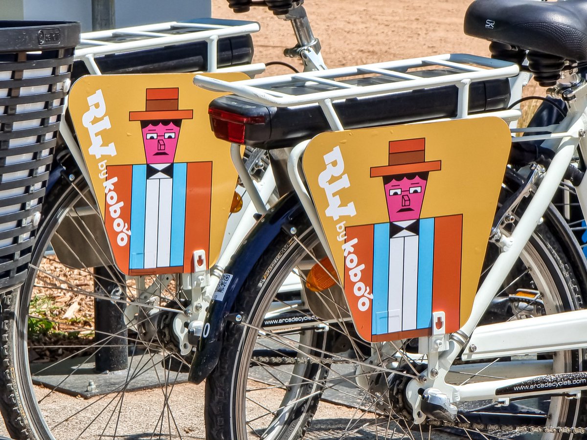 #Villeàvélo 🚴‍♂️🌿
<a href="/justkoboo/">KobOO</a> est de retour pour la 4ème saison à <a href="/Chatel_Guyon/">Ville de Châtel-Guyon</a> ! 😊 8 vélos à assistance électrique attendent les visiteurs à côté de <a href="/TerraVolcana/">Terra Volcana, les Pays de Volvic</a>. RDV sur l'application Koboo pour découvrir les 3 parcours proposés et parcourir la cité thermale à bicyclette ⛲👍