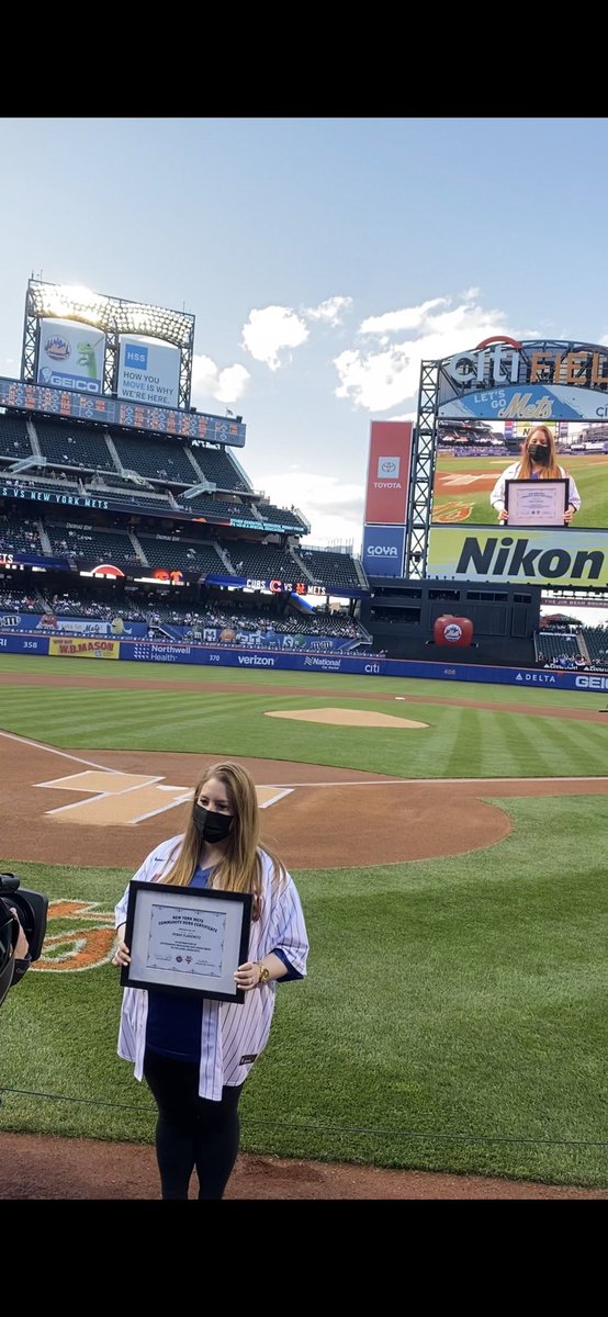 What an honor to be recognized by the @Mets for the #CommunityHeroAward! Thank you to @Pr0udPrincipal for always believing in me and supporting my dreams and passion for our amazing students at @ps143queens ! @MabelSarduy @NYC_District24 @SuptLindsey @D24SpecialEd