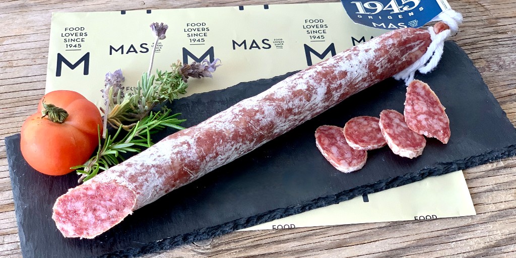 Un fuet, no és qualsevol fuet... El nostre està elaborat amb els millors ingredients i amb mètodes tradicionals. 
Ets #MASFoodLovers? 
REcorda que també pots fer la compra online al nostre web masfoodlovershop.com o des de Glovo i Manzaning. I te la portem a casa!!