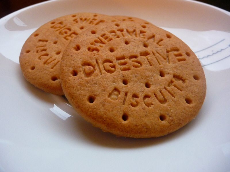 This website uses biscuits. Крекер круглый. They ve got biscuits. Бисквит petit-beurre. Biscuit american english.