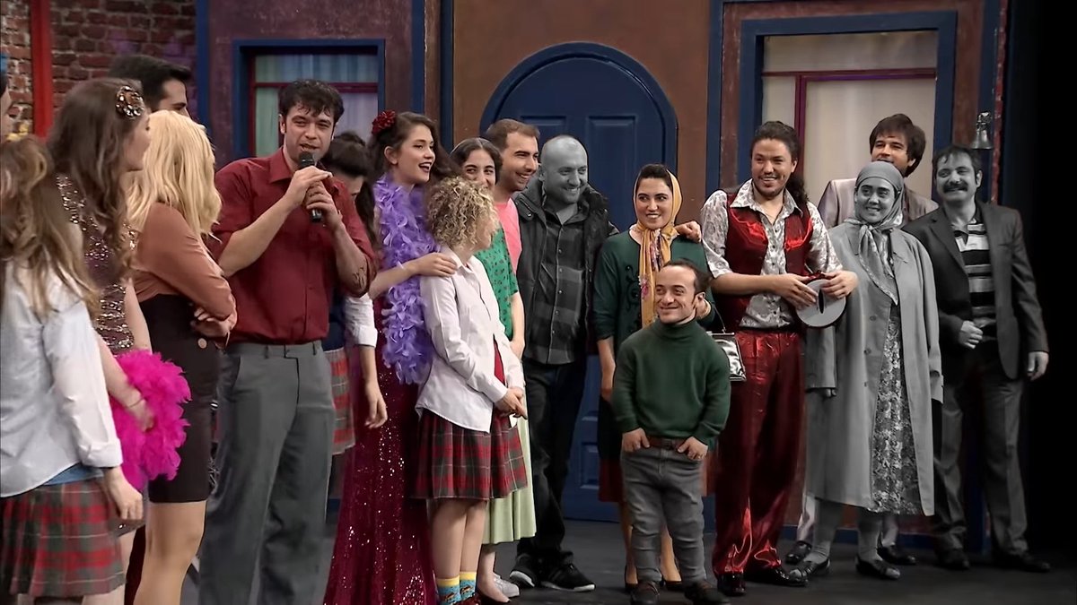 • 'her geçen gün birer birer, 
masadan eksiliyor dostlar.'