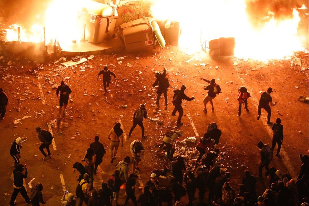 Dumacbcn's tweet photo. 📢📢📢, 📢📢📢📢
Per causes alienes a l'organització, enguany la revetlla de Sant Joan es celebrarà el dilluns 21. https://t.co/ms5UsOIxF9