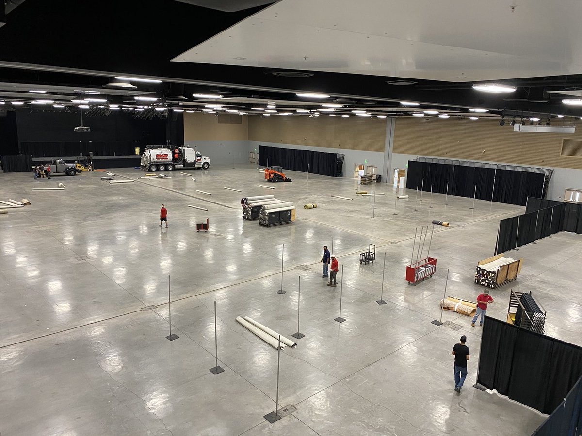 GHDSES's tweet photo. Here’s to￼ Jeff and Miranda Kennedy with Shale Energy Resources for knocking their first show out of the park. #tradeshow #shaleenergy #midlandtx #GHDSES https://t.co/BY7HzWkmNZ