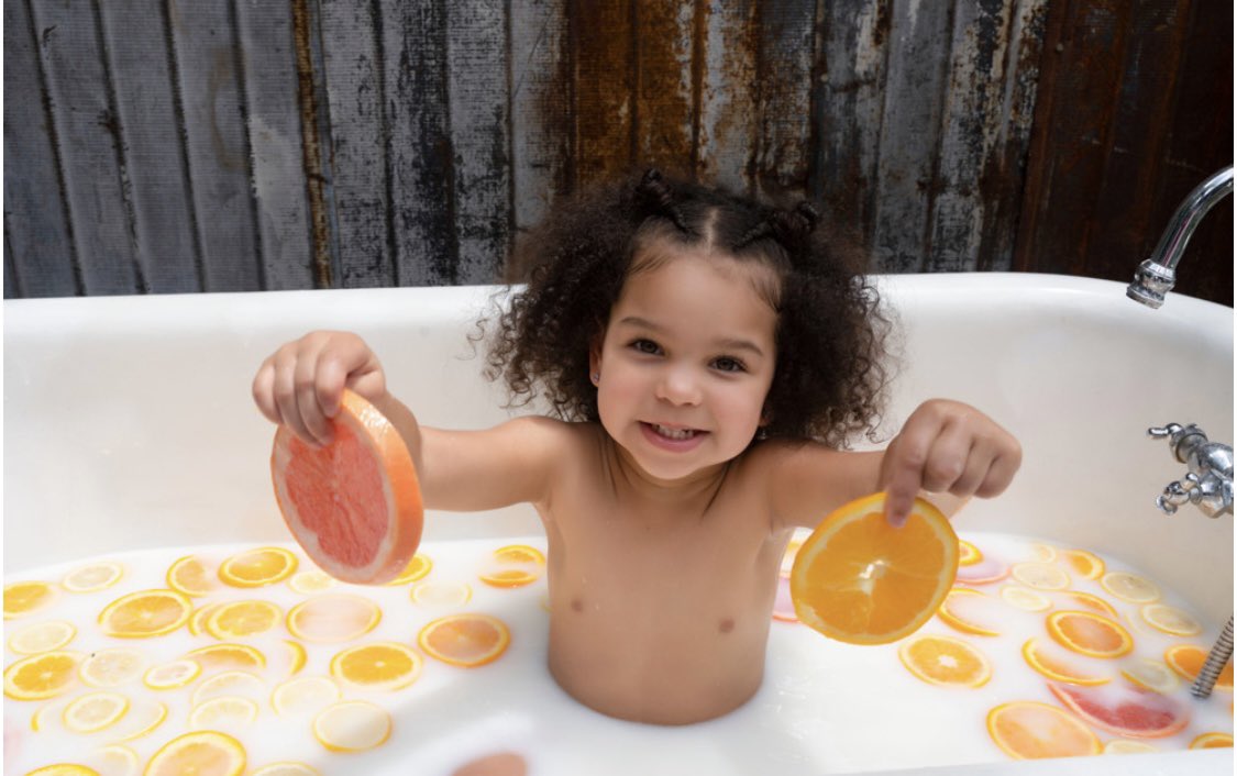 mommamadi2's tweet photo. Citrus milk bath 🍊🍋 https://t.co/OkNwMTltvx