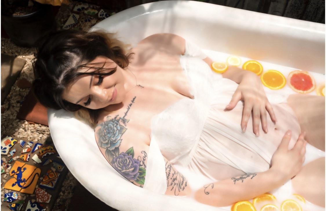 mommamadi2's tweet photo. Citrus milk bath 🍊🍋 https://t.co/OkNwMTltvx