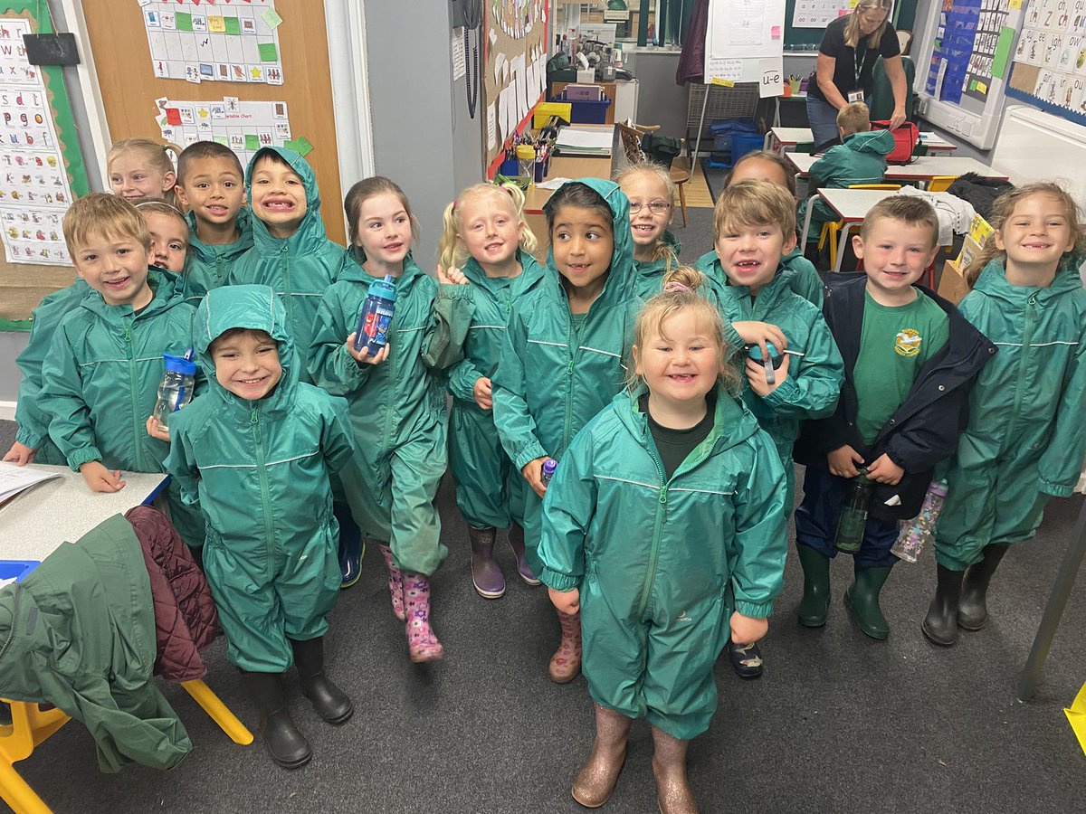 Mimram_WPA's tweet photo. The rain didn’t stop Year 1 enjoying Forest School this morning! They loved it! 🌧 ☔️ 🌳 https://t.co/DLL46ZnKDG