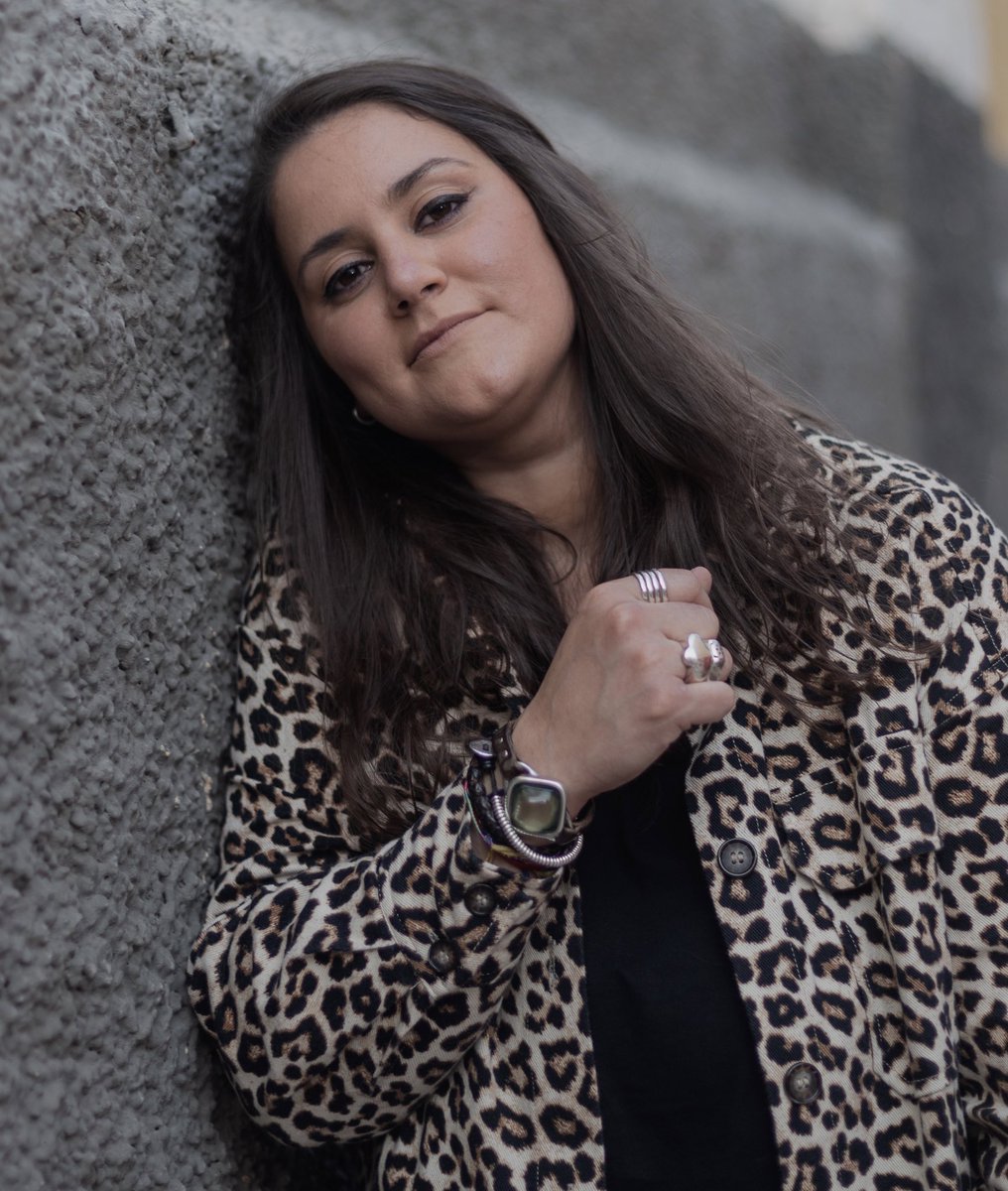 MariaMoriel_'s tweet photo. Cada paso cuenta, 
volvamos loca la rutina y 
perdamos la cuenta, 
no pienses en los días que quedan, juguemos a solas tú y yo 
sin tregua.
.
.
.
📸 @noemorenophotographer 
#cadapasocuenta #MariaMoriel #musica #constancia  #mundodelocos https://t.co/NuX7Xl5DBX