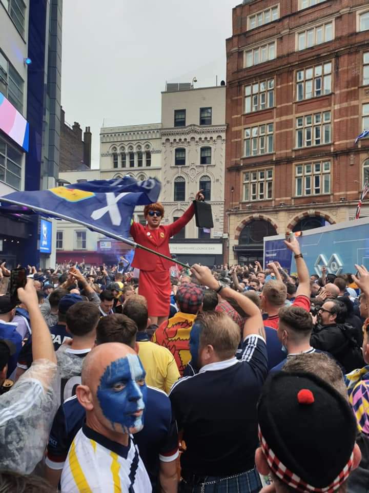 gillyano1874's tweet photo. Awww come oan @NicolaSturgeon 
If you can party, we can have oor weddings x 😂😖🤦‍♀️🏴󠁧󠁢󠁳󠁣󠁴󠁿 seriously though, strangers mingling like it's 1999 and we cannae boogie with oor families x #LiftTheRestrictions #LetTheMusicPlay @ScotWedAlliance https://t.co/3X3HSxltao