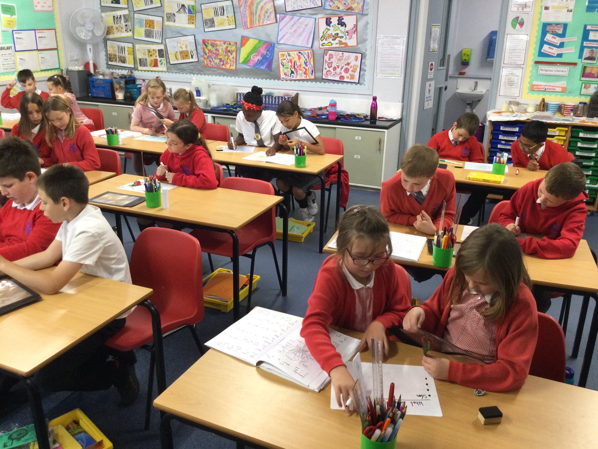 HTAClassDurney's tweet photo. Y5D did some great science work this afternoon dissecting a flower and identifying and labelling the parts. We have some budding botanists! #HTAScience https://t.co/epytt1lCEl