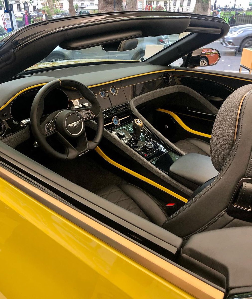Elegant, coachbuilt &amp; rare. 👏

A few days ago the bewitching #Bentley #MullinerBacalar appeared at London based Bentley dealership Jack Barclay.

12 Examples of this truly special automobile will be built, carrying a 7-figure price tag.

#SpeedDemon250 😈

📸: <a href="/HROwenBentley/">H.R. Owen Bentley</a>