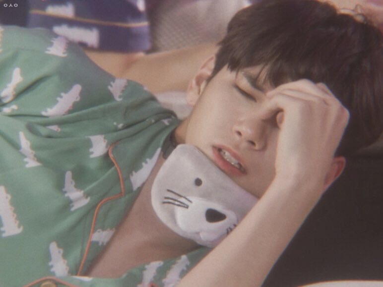 monoamine__'s tweet photo. ตอนตื่นนอนคือเป็นหยำๆ ตัวเหลวแหมะบนที่นอน https://t.co/1yyeyePVTa