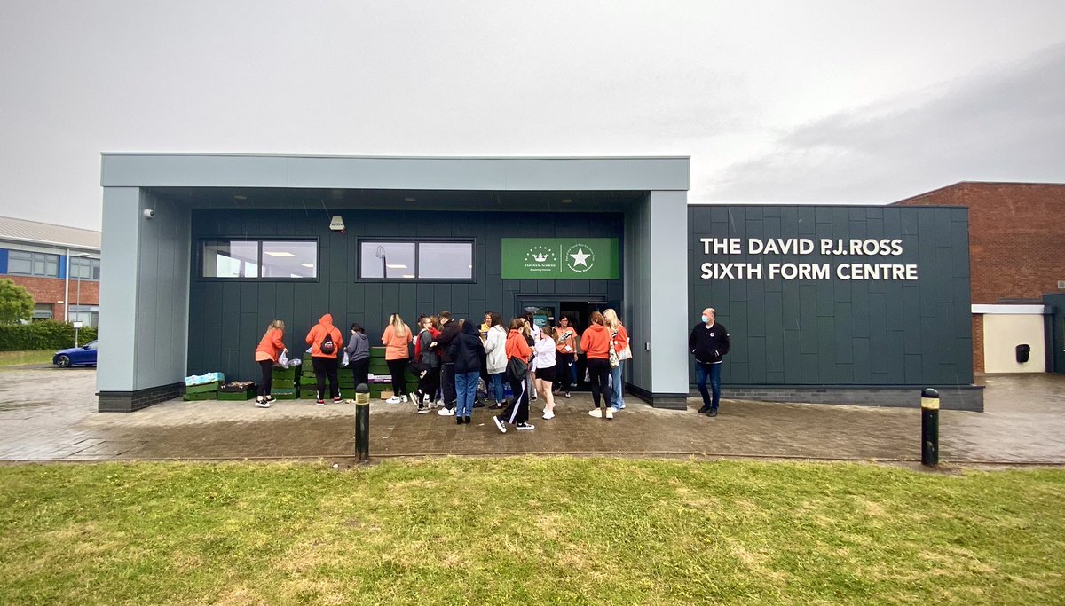 h15church's tweet image. Brilliant day giving away 3,000+ pieces of wonderful quality surplus fruit at @HavelockAcademy &amp;amp; @HumberstonA supporting the amazing work of @GTFCSET &amp;amp; @NCS. Huge thanks to @TeamTBBT part of @XcessNetwork who arranged this donation from @WorldwideFruit1
#FruityFriday ❤️🍏🍑🍌🍒🍇