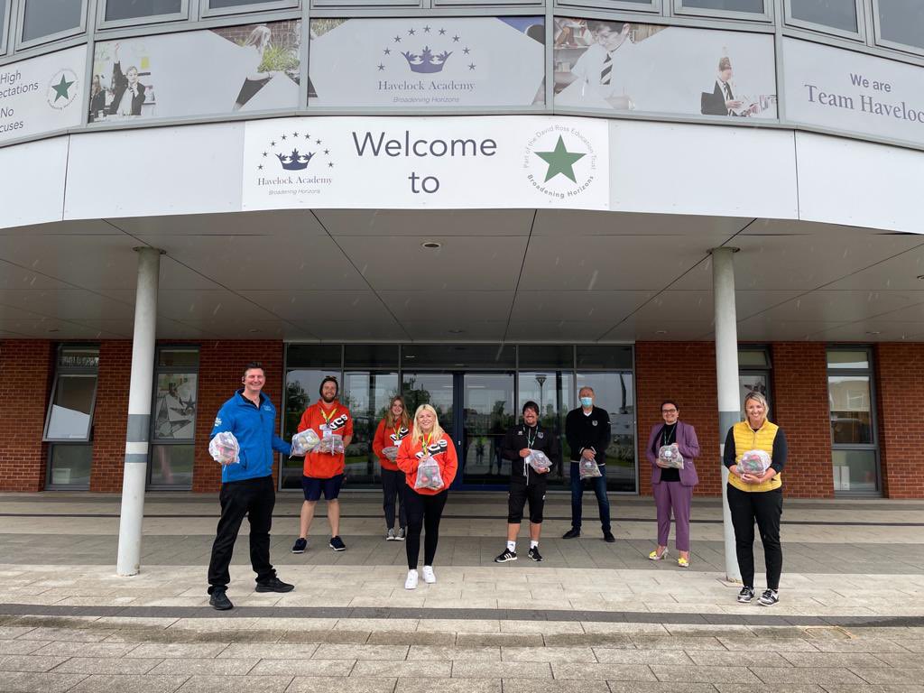 h15church's tweet image. Brilliant day giving away 3,000+ pieces of wonderful quality surplus fruit at @HavelockAcademy &amp;amp; @HumberstonA supporting the amazing work of @GTFCSET &amp;amp; @NCS. Huge thanks to @TeamTBBT part of @XcessNetwork who arranged this donation from @WorldwideFruit1
#FruityFriday ❤️🍏🍑🍌🍒🍇