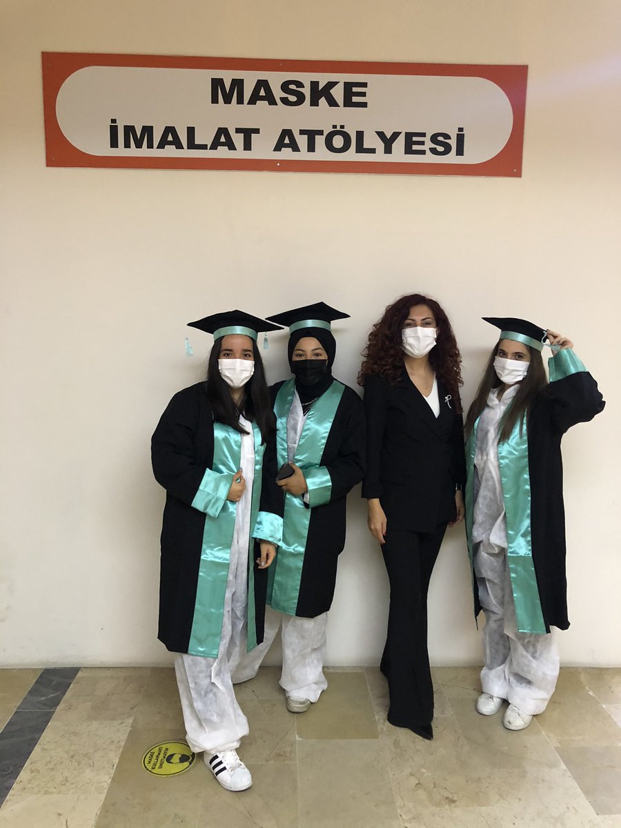 GOPKUCUKKOYMTAL's tweet photo. Bu Prensesler de Maske Atölyemizin Tulumlu Kahramanları🇹🇷😷Zor Günlemizin gücü oldular şimdi de tulumlarının üzerine cüppelerini giydiler 👩‍🎓 @ziyaselcuk @memleventyazici @YUSUFUZANTI @numanhatipoglu @htahsinusta @gopmem @serkangur_ist @ZekineDayolu @glfmyelenlibag @istanbulilmem https://t.co/3sy2Jlzfzv