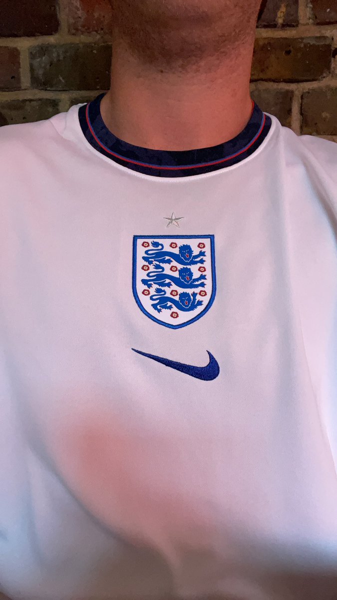 adam_bowman's tweet photo. Change up on the shirt however officially out for the evening now. Same vibe as last time. Pub + England top = coming home #KP14 https://t.co/7ShIUuJmBw