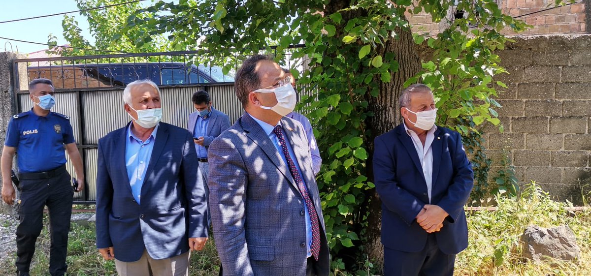 bafrakaymakam's tweet photo. Kaymakam @CevdetErturkmen, Kurum Amirleri ile birlikte, Vatandaşla Buluşma kapsamında İlçemize bağlı Şeyhulaş Mahallesinde çeşitli ziyaret ve incelemelerde bulunarak, mahalle muhtarı Mustafa Çalışkan’dan mahallenin ihtiyaç ve sorunları hakkında bilgi aldı. https://t.co/8Z5j4Miqwo