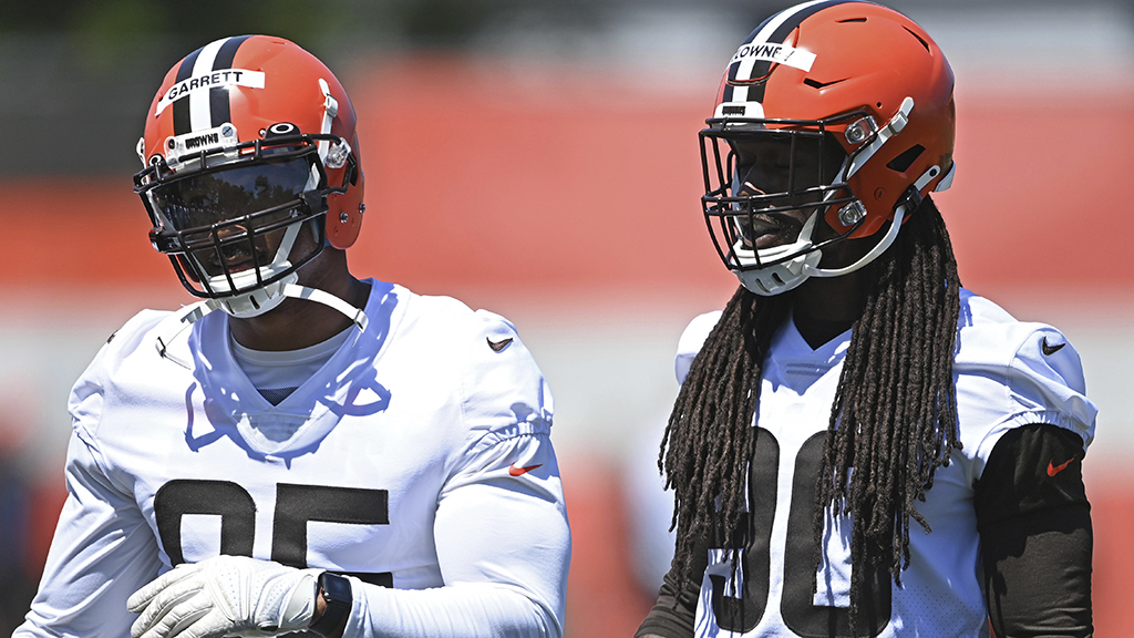 AroundTheNFL's tweet photo. New Browns DE Jadeveon Clowney: "It took me eight years" to find a teammate like Myles Garrett

https://t.co/oO0uGIue2T https://t.co/9u92NsM5xB