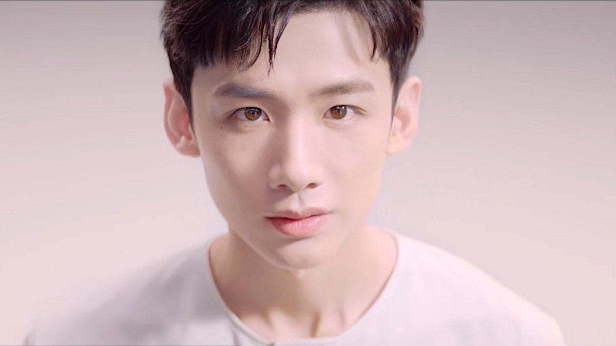 93BAIBAI's tweet photo. how can someone be this beautiful 🌸

#baijingting #白敬亭 #백경정 #ไป๋จิ้งถิง https://t.co/cKNEumhqfu