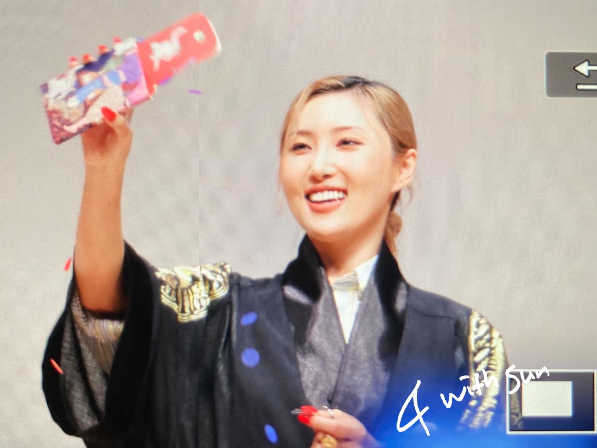 4withsun_0723's tweet photo. 210618 코바코홀 팬싸 프리뷰

😊

#마마무 #화사 #MAMAMOO #Hwasa https://t.co/DEiYSoundf
