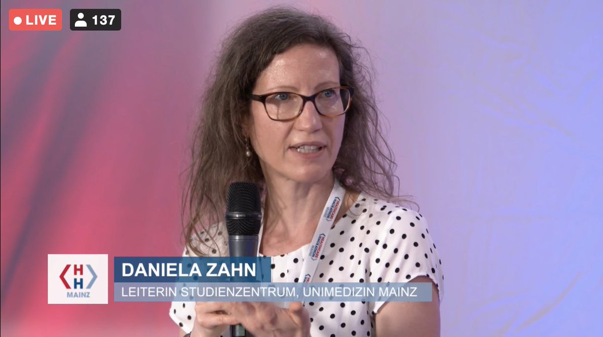 Daniela Zahn @UnimedizinM erläutert beim #healthhack: Im Rahmen der Gutenberg #COVID19 Studie haben mehr als 10.000 Teilnehmer per App teilgenommen. Diese von <a href="/IBMDACH/">IBM DACH</a> entwickelte Lösung setzt konsequent auf den #FHIR Standard und auf #OpenShift. (1/2)