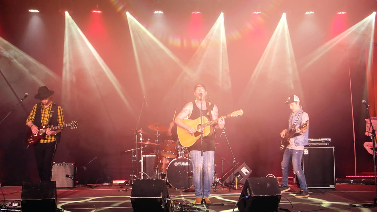 nonameroad's tweet image. One step closer to back to normal! #nnr will be performing this fall for the #nbex virtual show! More show announcements coming soon! 

#nonameroad #likeacountrysong #countrymusic #frex #virtualshow #arena #concert #stage