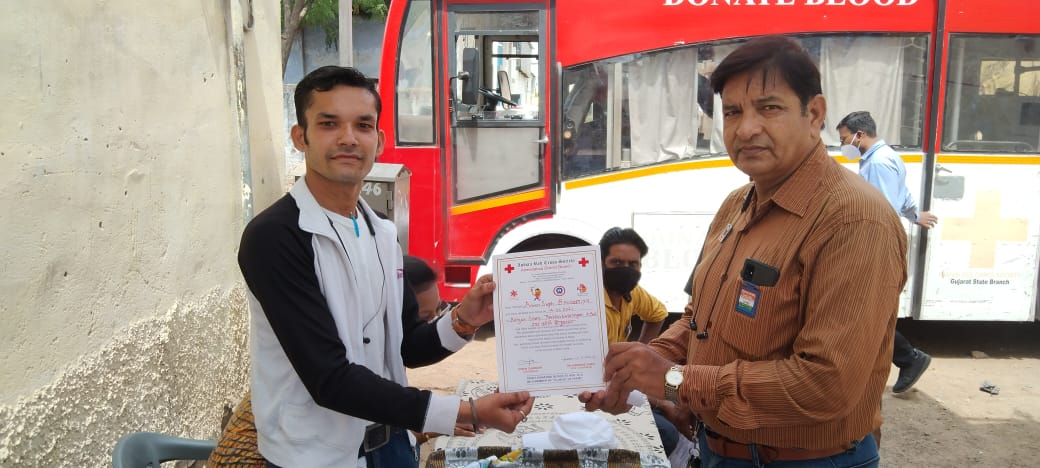 ResponseFounda2's tweet photo. 14 june blood donation camp Organized by Response Foundation Team at Kalyan Colony Thakkarabapa nagar Ahmedabad. https://t.co/FQbFfDAWPE
