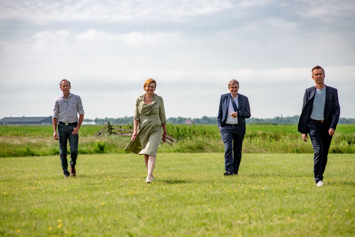 It #Veenatelier hat de #AnitaAndriesenpriis 2021 fan deputearre @douwehoogland krigen! De sjuery fûn dat dit maatskiplik it meast ympakt hie en it sterkste foarbyld fan hoe’t untwerp wurkje kin. Fan herte lokwinske! Mear ynfo: fryslan.frl/fy/veenatelier…