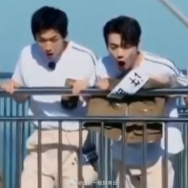 Charlot02568208's tweet photo. #ZhangZhehan #xukai #张哲瀚 #许凯 #KeepRunningS9
Socrazy~
They two in the trailer!
Lookinf forward to next Weekend! https://t.co/hXSVpr1h9f
